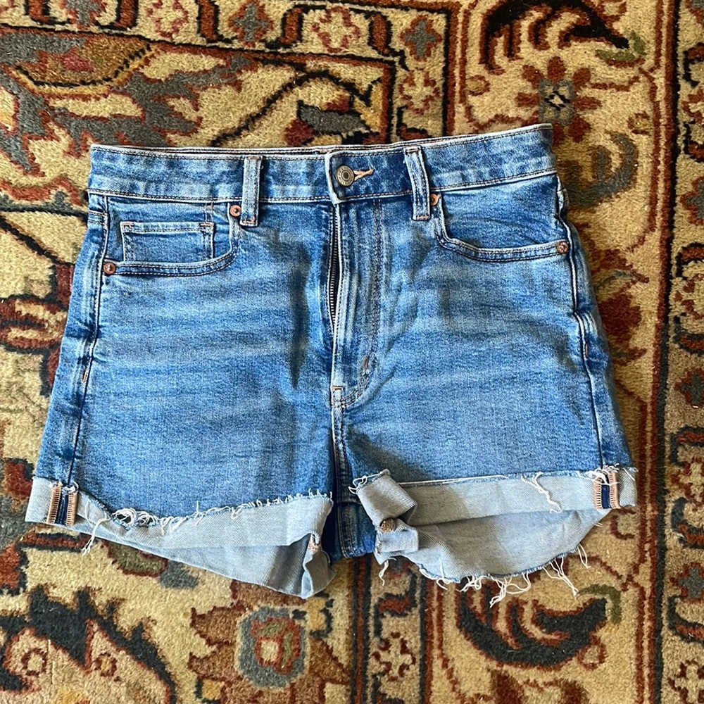 American eagle mom short